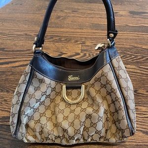 Gucci Abbey D Ring Handbag!